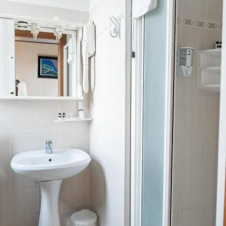 Sara Hotel 3*