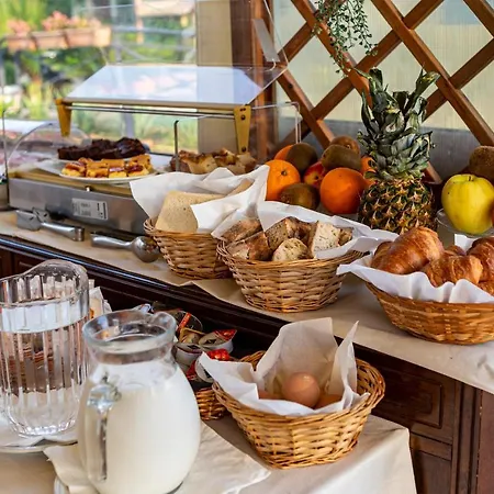 Sara فندق ميستر