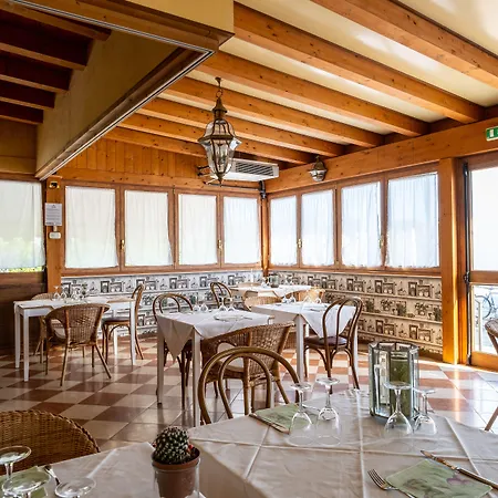 ホテル Sara メストレ