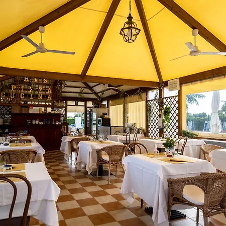 فندق Sara With Pool And Parking Near Venice 3*