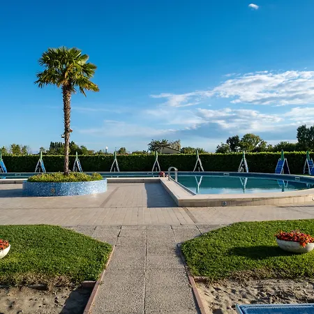 Sara With Pool And Parking Near Venice فندق ميستر