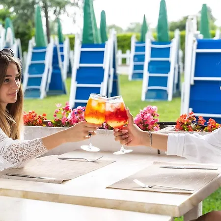 Sara Hotel 3*