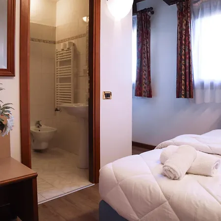Hotel Sara 3*